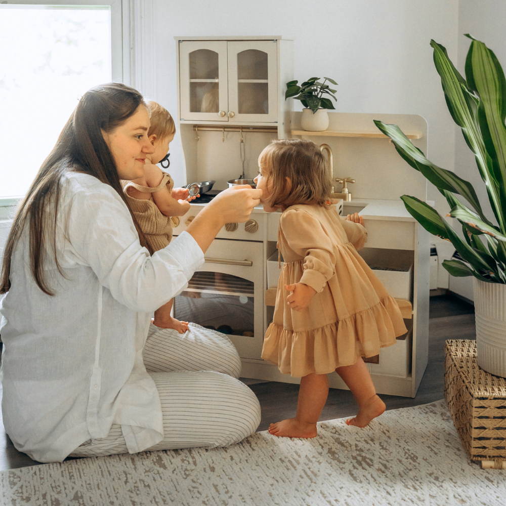 How Play Kitchens Can Boost Your Child’s Focus and Confidence | Play, Pause, and Repeat