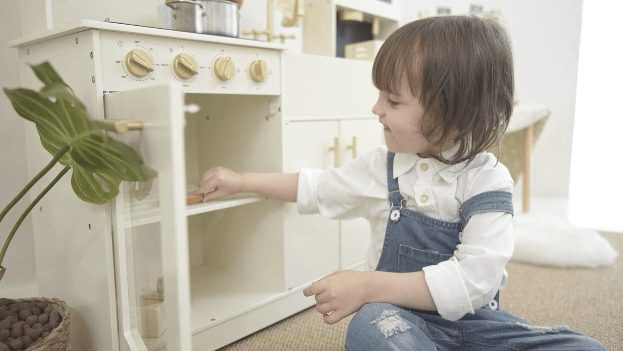 Five reasons why you should buy a play kitchen for your kids - Tiny Land INC
