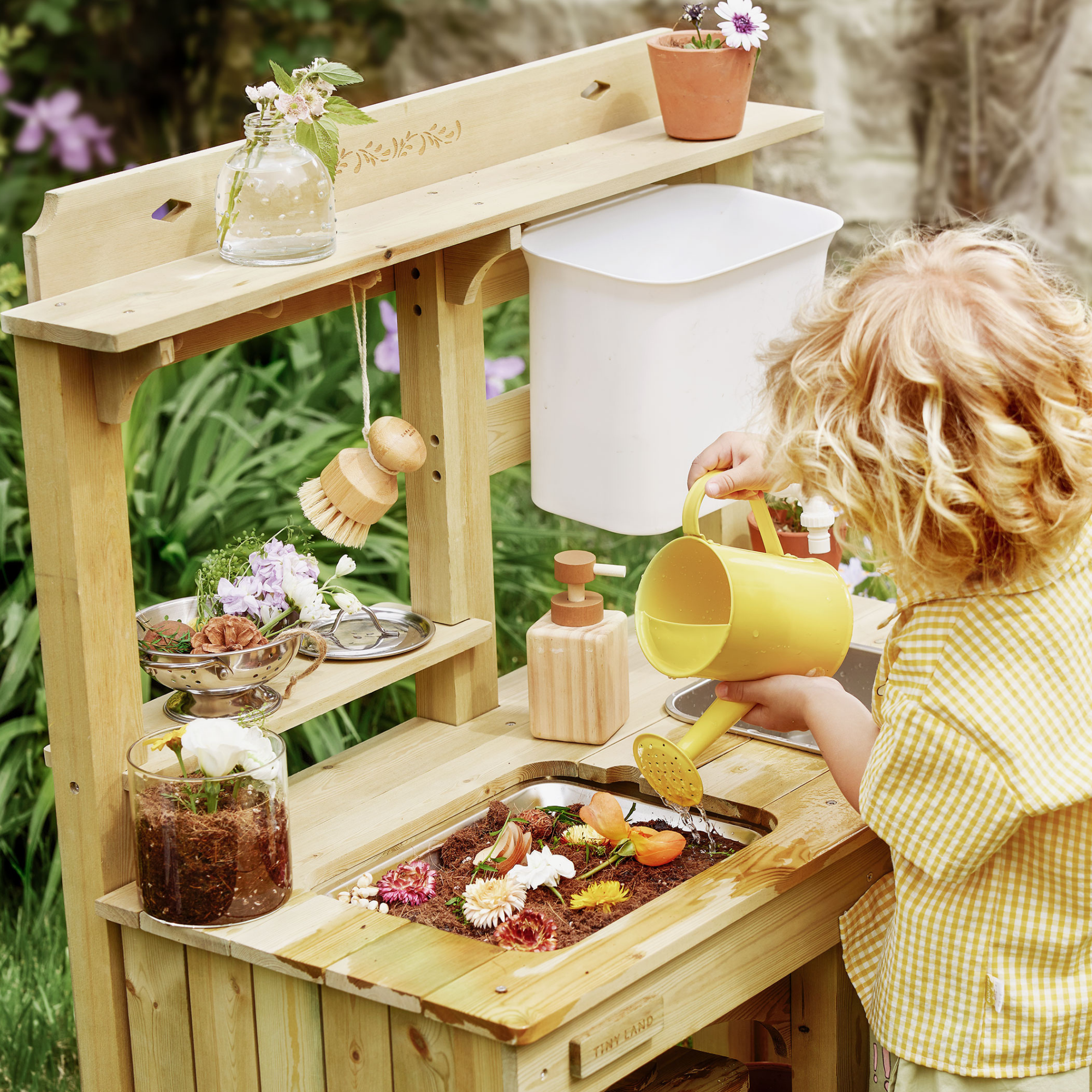 Fall Outdoor Kitchen Play Ideas: Turn Your Backyard into a Seasonal Adventure