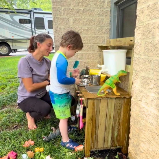 How Mud Kitchen Play Supports Communication Through Open-Ended Play — Insights From a Speech-Language Pathologist