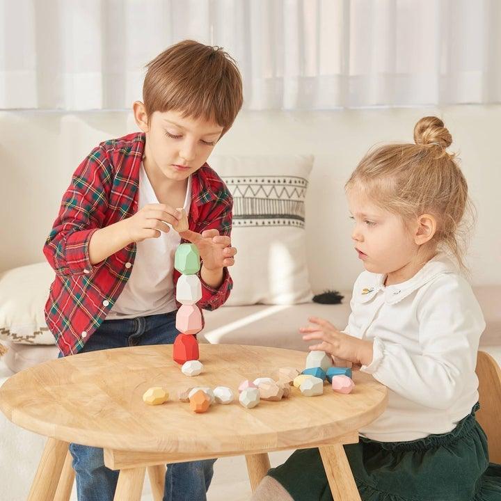 What are the five principles of the Montessori education?