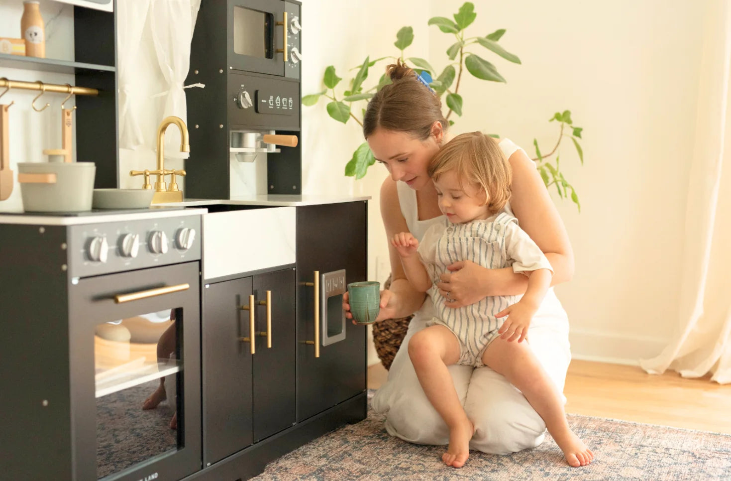 Tiny Land Trendy Black Style Wooden Play Kitchen TLTGPK002BK Feature2